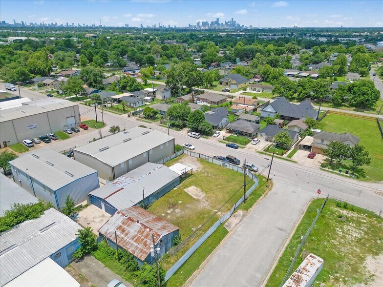 More Photos Of 6334 Midvale Ave, Houston Warehouse For Sale