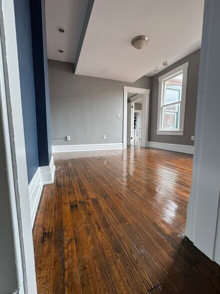 More Photos Of 108-110 E Main St, Columbus Storefront Retail Office For Sale