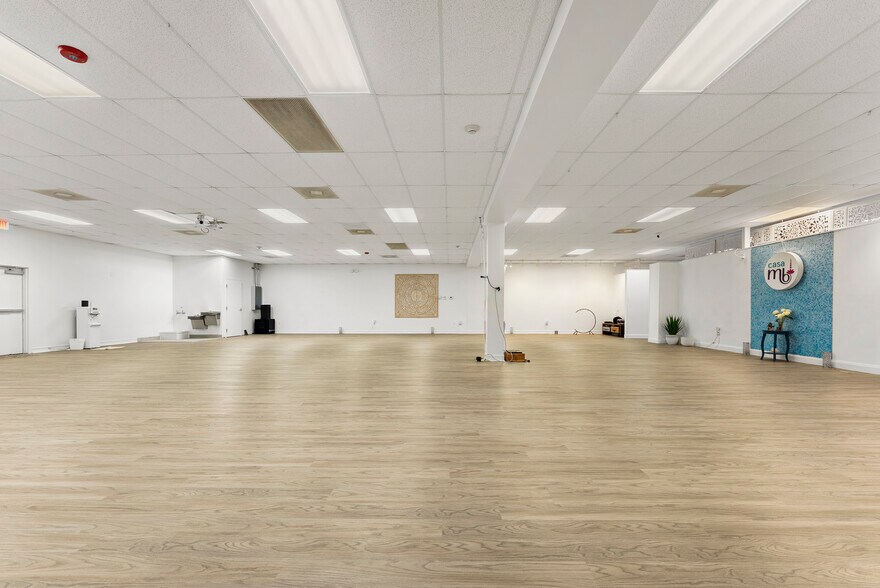 More Photos Of 2000 N Federal Hwy, Delray Beach General Retail For Lease