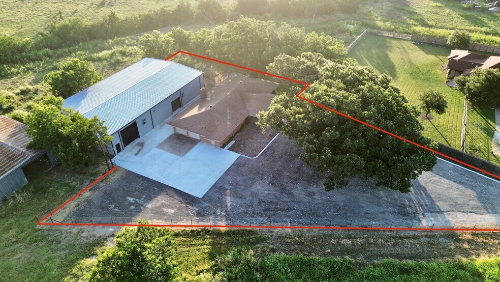 More Photos Of 10025 Farm to Market 1660, Hutto Warehouse For Lease