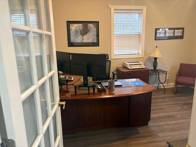 More Photos Of 107 Colony Park Dr, Cumming Office For Lease