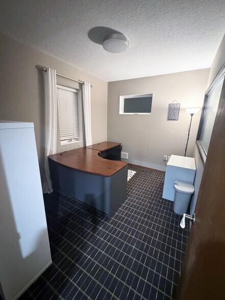 More Photos Of 444 N 12th Ave N, South Saint Paul Office For Sale