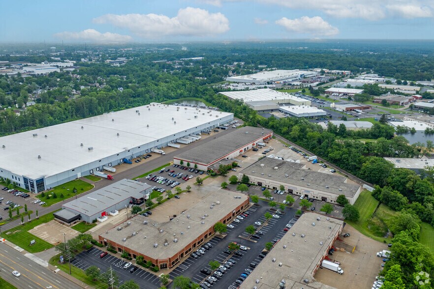 More Photos Of 10880-10898 Kenwood Rd, Blue Ash Warehouse For Lease