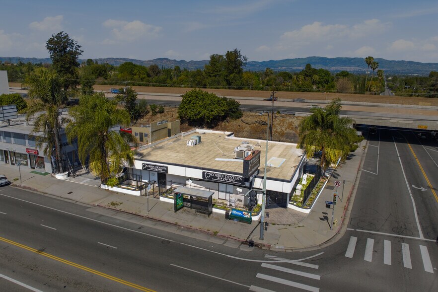 More Photos Of 19701 Ventura Blvd, Woodland Hills General Retail For Sale