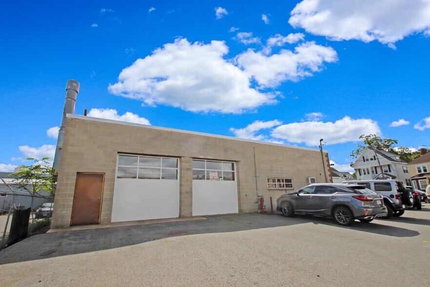 More Photos Of 284 S Broadway, Lawrence Auto Dealership For Sale