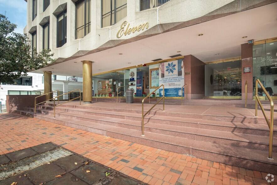 More Photos Of 11 Grace Ave, Great Neck Office For Lease