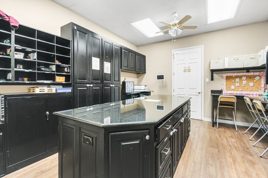 More Photos Of 14235 Blanco Rd, San Antonio Office For Sale