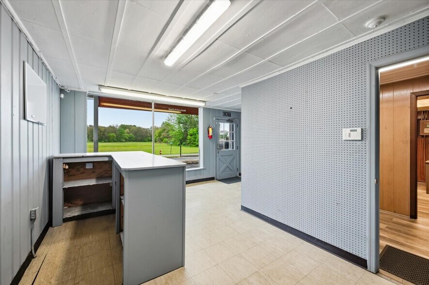 More Photos Of 101 Rock Cliff Dr, Martinsburg Auto Repair For Sale