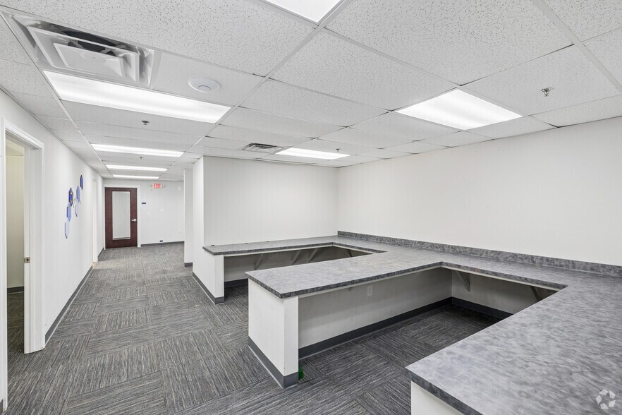 More Photos Of 190 N Evergreen Ave, Woodbury Office For Sale