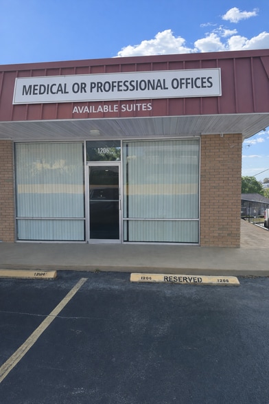 Primary Photo Of 1206-1214 Bowman St, Clermont Freestanding For Lease