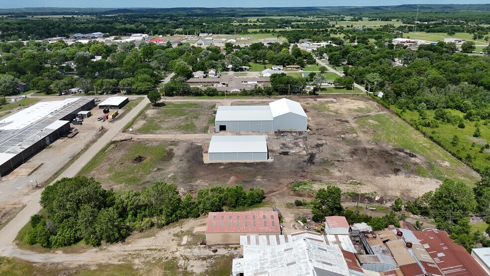 More Photos Of 1100 E 14th St, Dewey Warehouse For Sale
