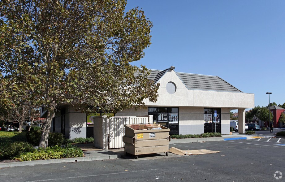 More Photos Of 1975 W Texas St, Fairfield Freestanding For Lease