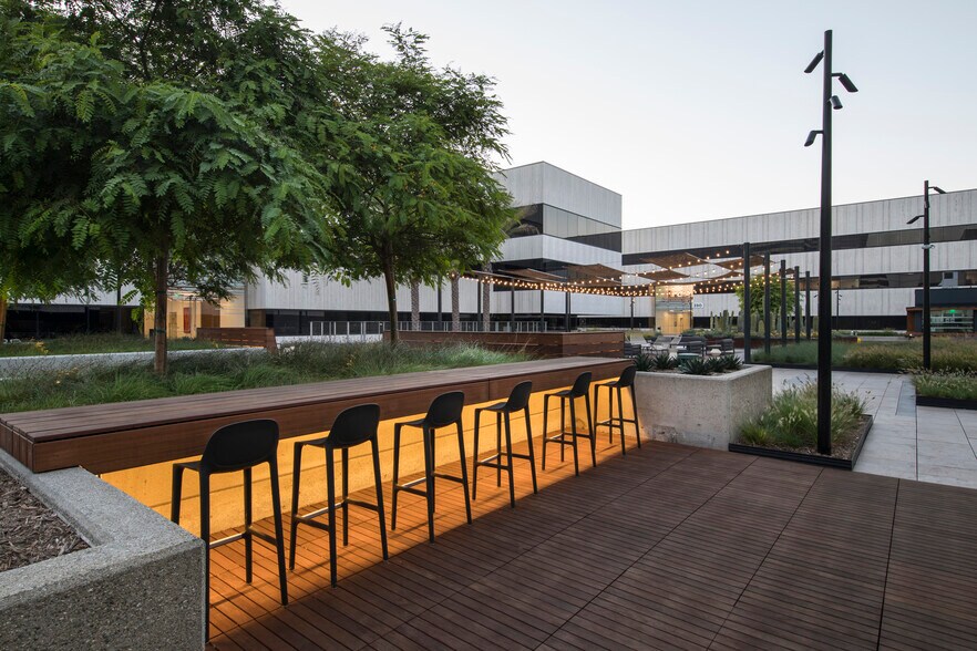 More Photos Of 300 N Pacific Coast Hwy, El Segundo Unknown For Lease