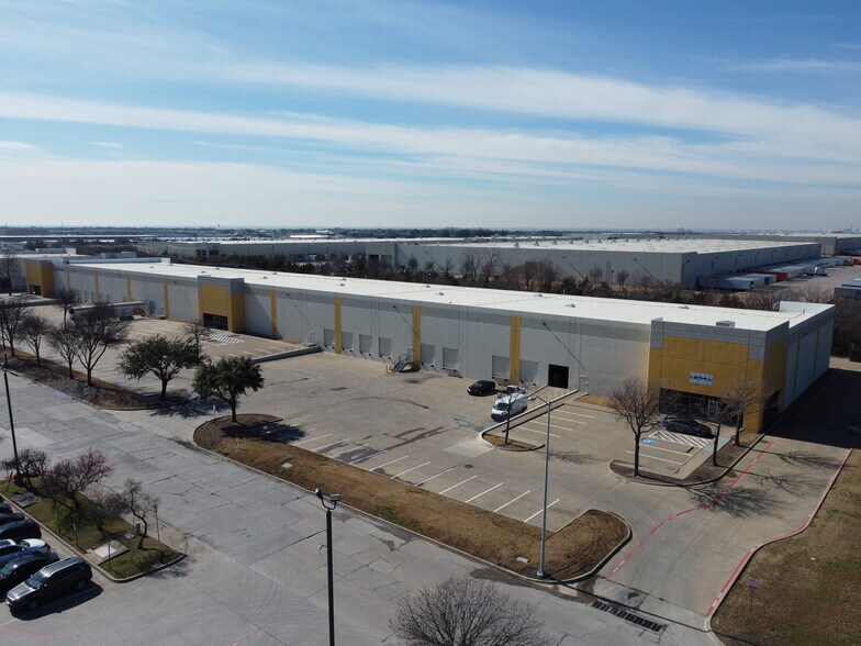 More Photos Of 5201 Catron Dr, Dallas Distribution For Lease