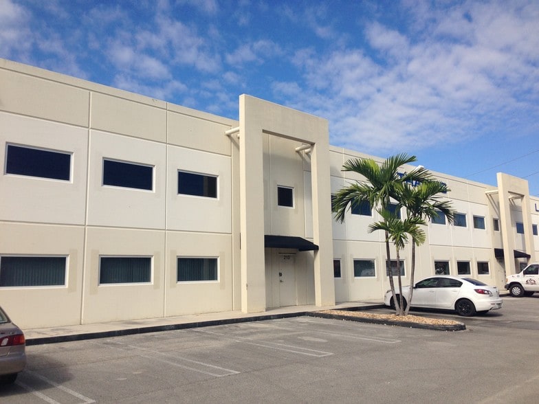 More Photos Of 10800 NW 21st St, Miami Warehouse For Sale