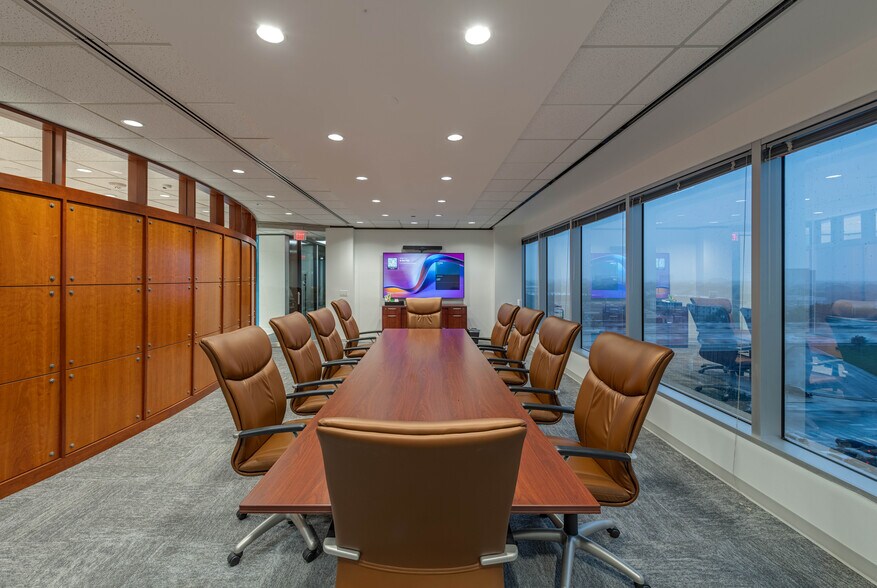 More Photos Of 10375 Richmond Ave, Houston Office For Sale