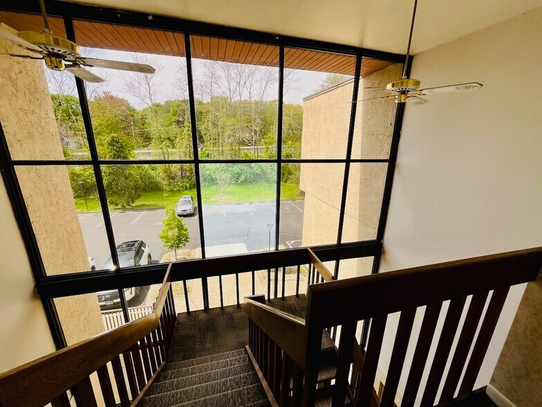More Photos Of 567 Vauxhall St, Waterford Medical For Sale