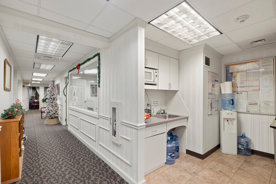 More Photos Of 37 W Middle St, Gettysburg Storefront Retail Residential For Lease