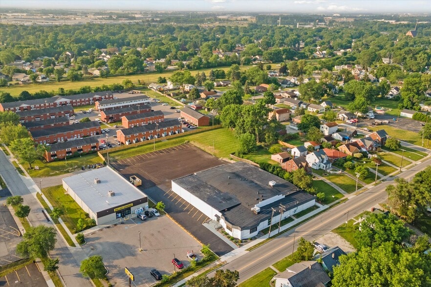 More Photos Of 969 Dixie Hwy, Rossford Freestanding For Sale