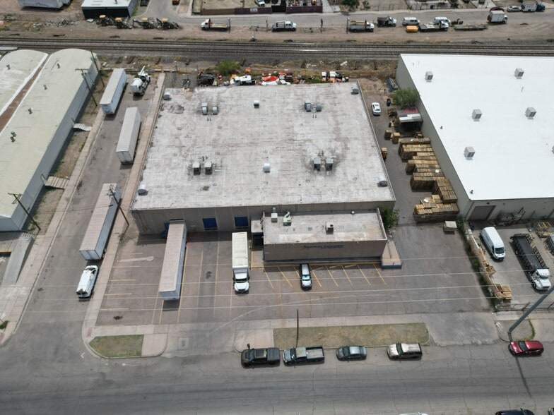 More Photos Of 3324 Durazno St, El Paso Distribution For Lease