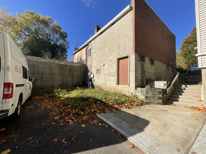 More Photos Of 82 Railroad St, Great Barrington Flex For Sale