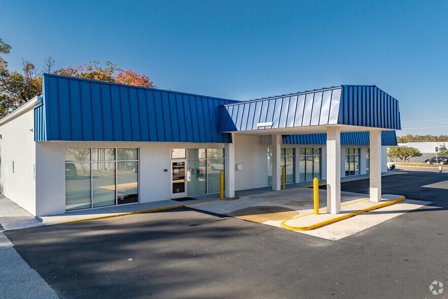 Primary Photo Of 7326 Broad St, Brooksville Freestanding For Lease
