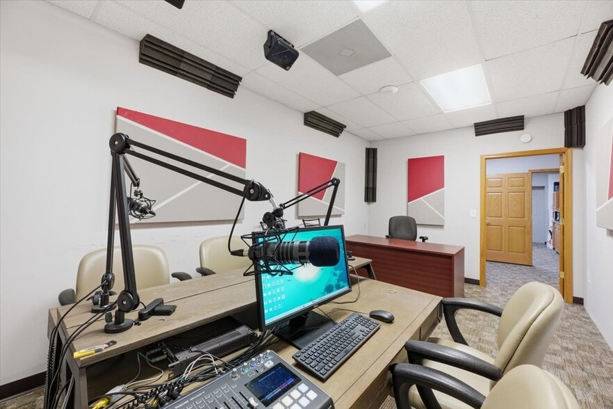 More Photos Of 600 S 4th St, Council Bluffs Office For Lease