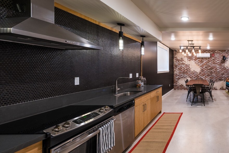 More Photos Of 4780 SE Milwaukie Ave, Portland Apartments For Sale