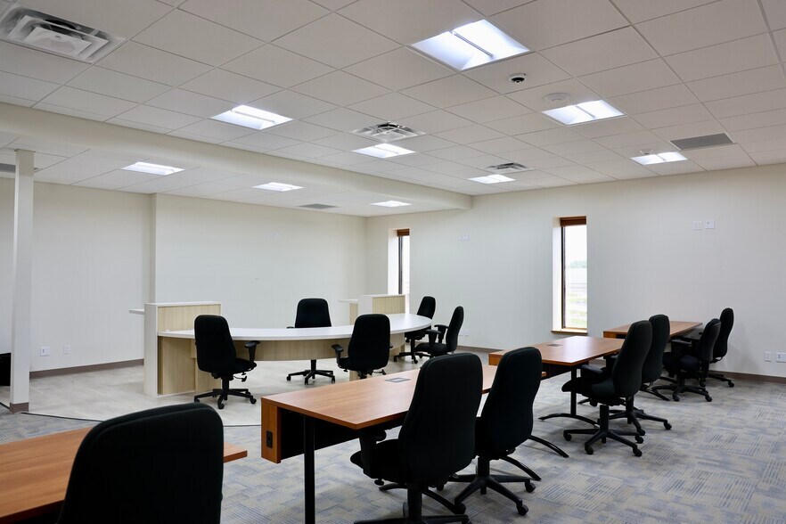 More Photos Of 2441 Production Dr, Indianapolis Loft Creative Space For Lease