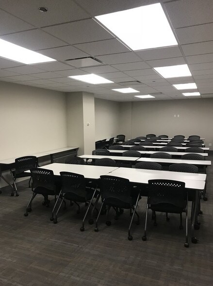 More Photos Of 10 N Dearborn St, Chicago Office For Lease