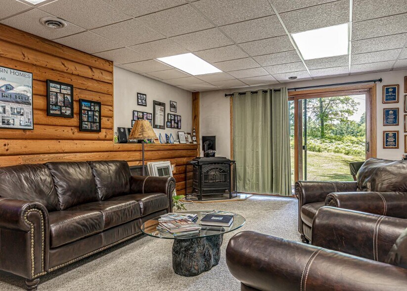 More Photos Of 7076 Semrau Trail, Hazelhurst Storefront Retail Office For Sale