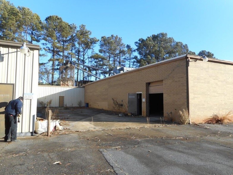 More Photos Of 2860 Nathan St, Newton Manufacturing For Sale