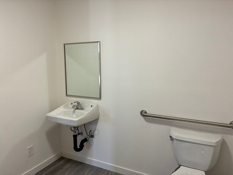 More Photos Of 15 S Front St, Rio Vista Flex For Lease