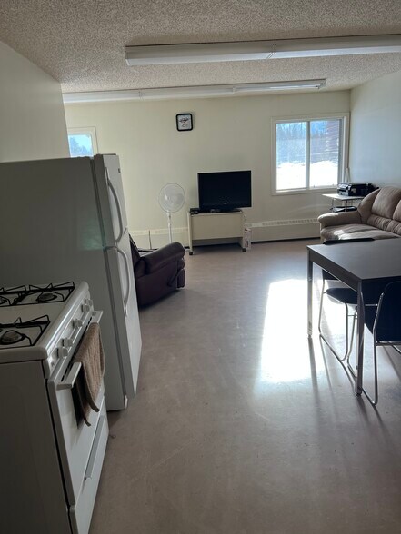 More Photos Of 5205 49 St, Yellowhead County Warehouse For Sale