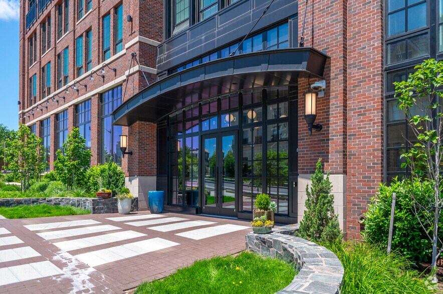 More Photos Of 1900 C St SE, Washington Apartments For Lease