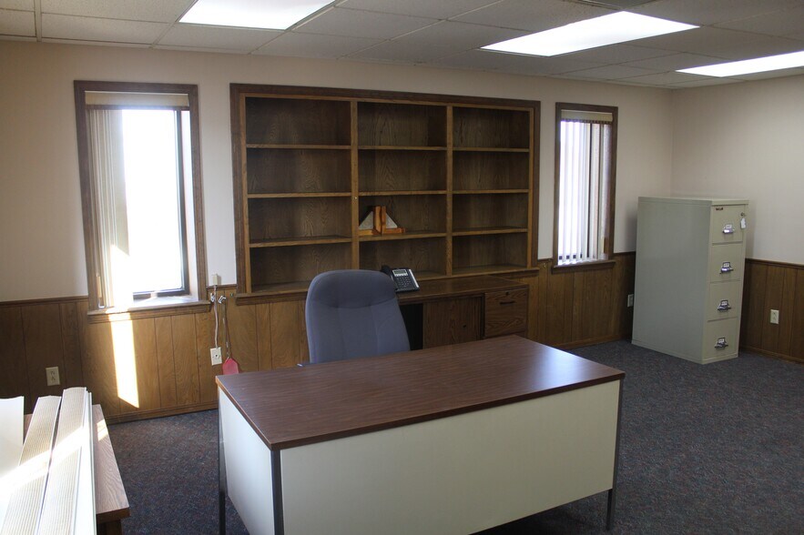 More Photos Of 4310 Oklahoma Ave, Woodward Distribution For Sale