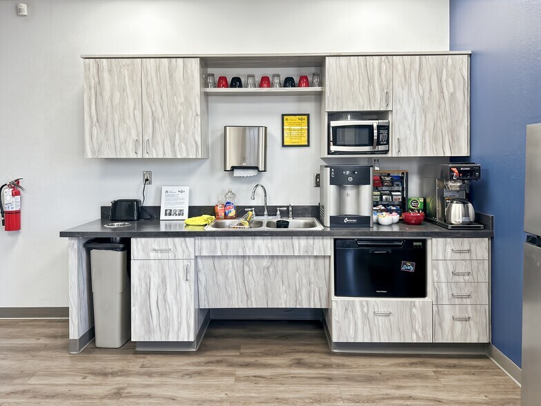 More Photos Of 6300 Riverside Plaza Ln NW, Albuquerque Coworking Space