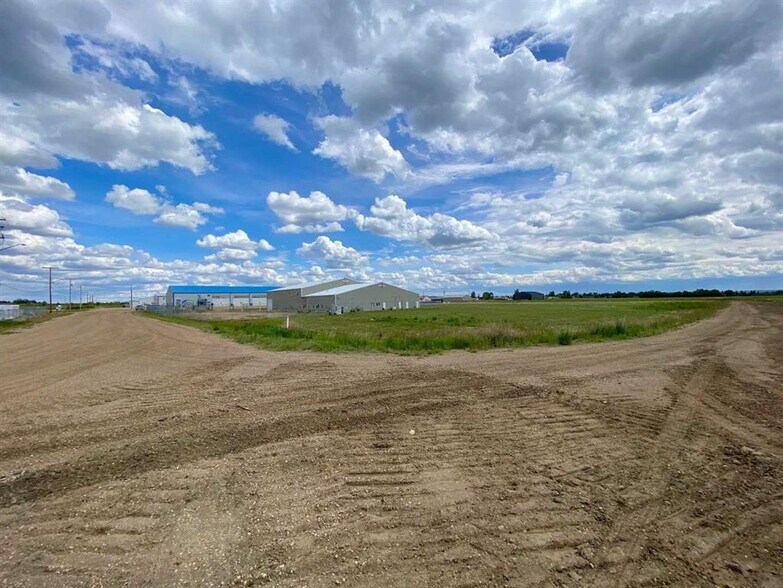 More Photos Of 5508 Guardian Street Macklin SK S0L 2C0, Macklin Warehouse For Sale