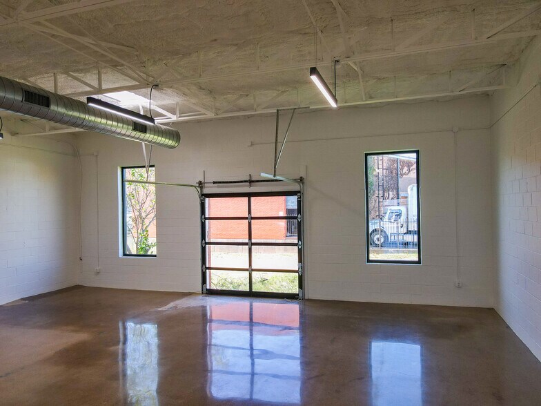 More Photos Of 1337-1341 Crampton St, Dallas Distribution For Lease
