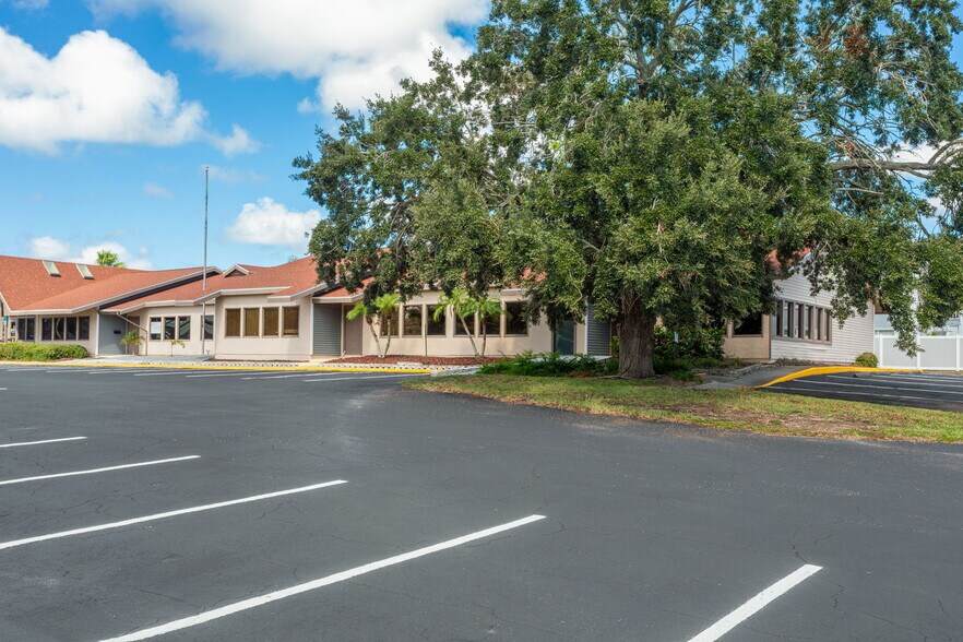 More Photos Of 12029 Majestic Blvd, Hudson Office For Lease