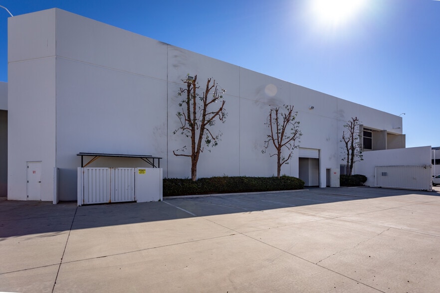 More Photos Of 10730 Bell Ct, Rancho Cucamonga Warehouse For Lease