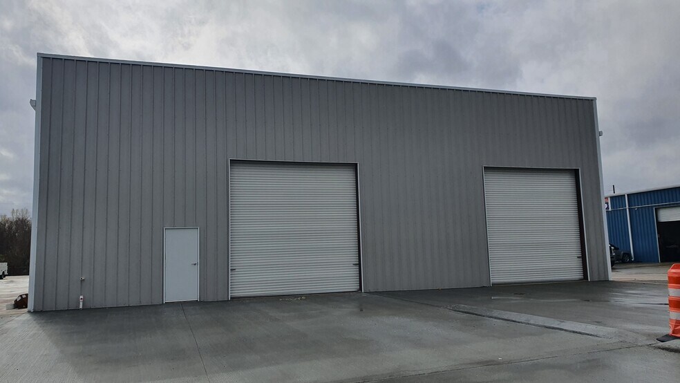 More Photos Of 12130 Antoine Dr, Houston Manufacturing For Lease