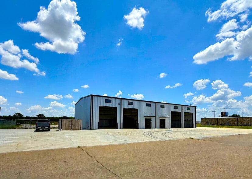 More Photos Of 142 Boyd Business Pky, Boyd Flex For Lease