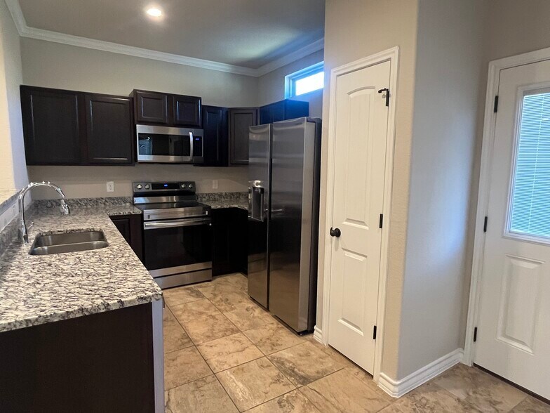 More Photos Of 6303 Luglio Ln, San Antonio Multifamily For Sale