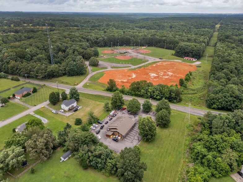 More Photos Of 207 Highway 96 N, Fairview Showroom For Sale