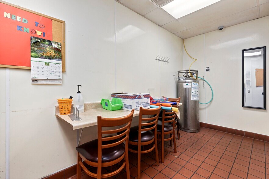 More Photos Of 250 Conicville Rd, Mount Jackson Hotel For Lease