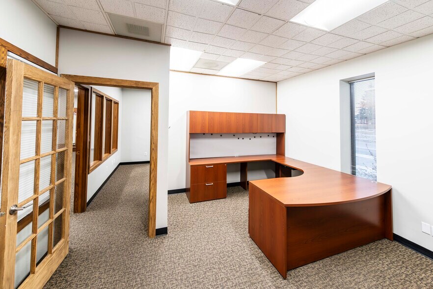 More Photos Of 1119 N 42nd St, Grand Forks Office For Lease
