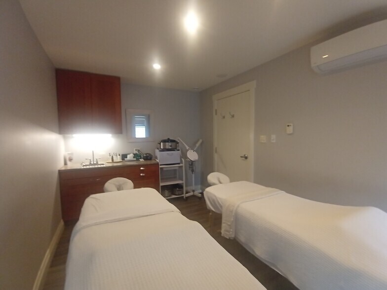 More Photos Of 1998-2006 Phelan Rd W, Ottawa Hotel For Lease