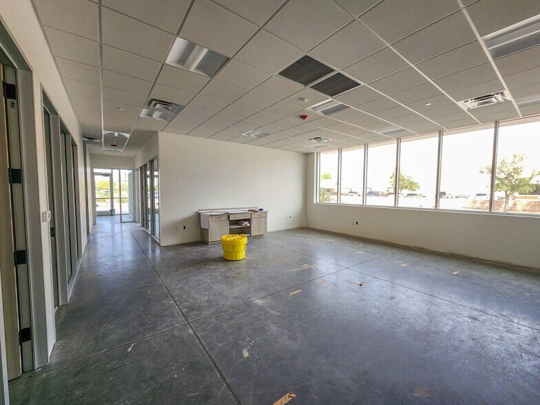 More Photos Of 350 S Hamilton Ct, Gilbert Warehouse For Lease