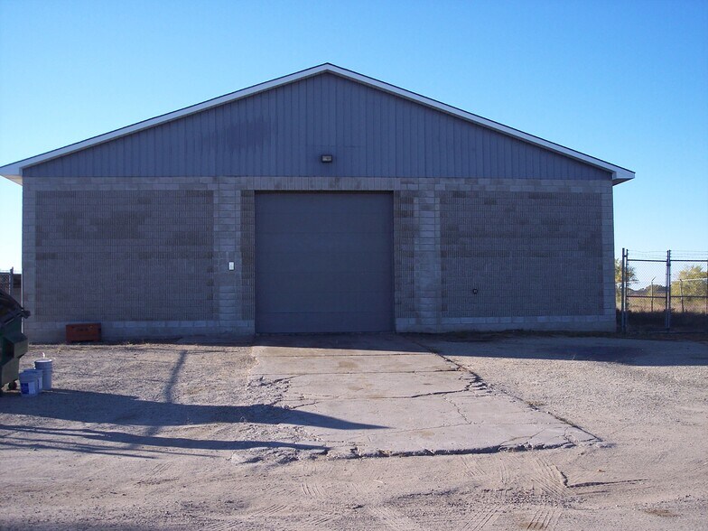 More Photos Of 8050 147th Ave NW, Ramsey Manufacturing For Lease